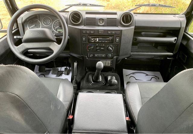 Land Rover Defender 2011