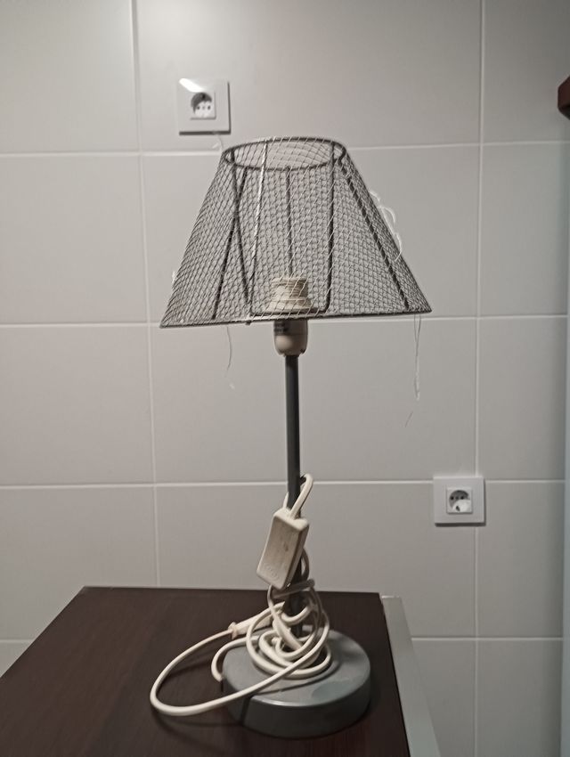 Lamparita de mesa de metal