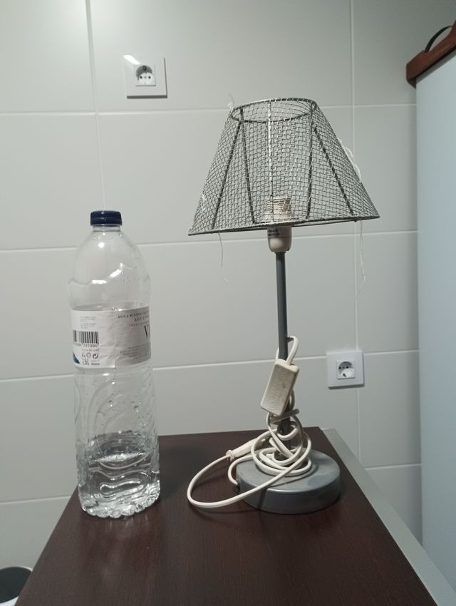 Lamparita de mesa de metal