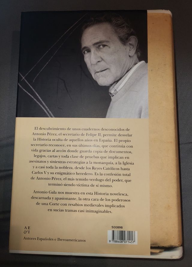 El pedestal de las estatuas