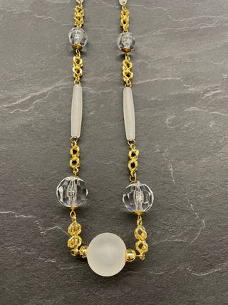 Collana lunga bigiotteria vintage oro e bianco
