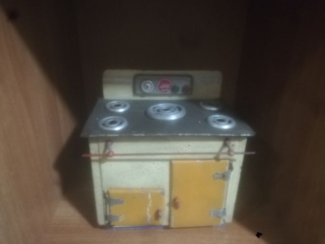 Cocinita de juguete antigua