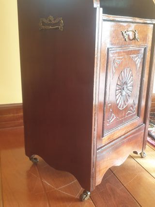 CARBONERA ANTIGUA CAOBA MESITA CON ESPEJO Y RUEDAS