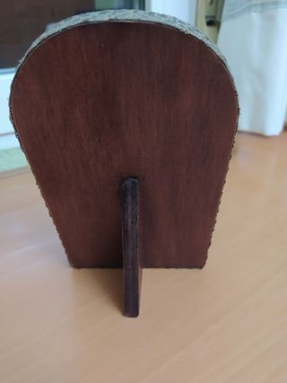 Figura pequeña,  virgen tallada de escayola