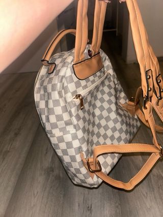MOCHILA CUADRITOS