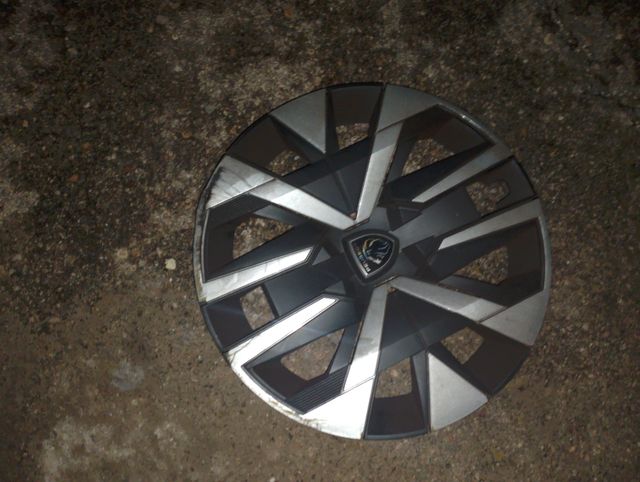 Tapacubos Peugeot 208 R16