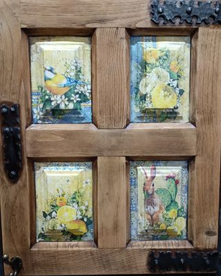 Contra ventana antigua decorada a mano