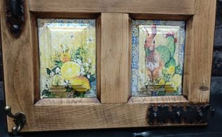 Contra ventana antigua decorada a mano