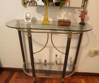 Mueble de cristal con espejo