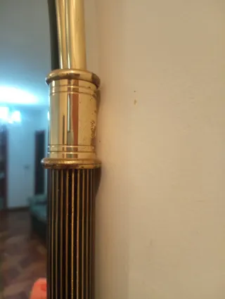 Mueble de cristal con espejo