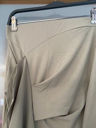 Falda elastica volantes Zara