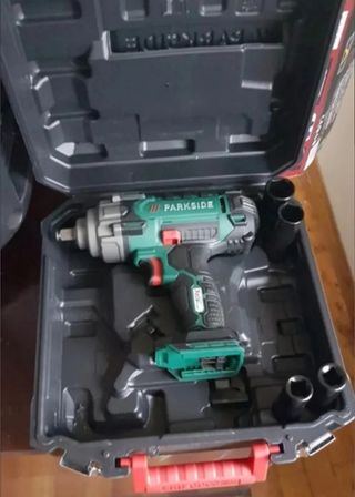 ATORNILLADORA DE IMPACTO 20V