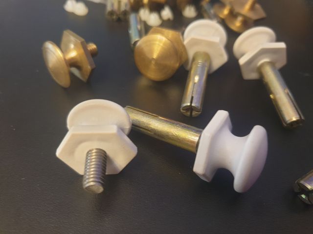 83 ANCLAJES DE PISCINA TORNILLOS Y TACOS LOTE