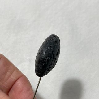 Alfiler lava volcánica y plata