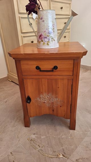 MESITA MADERA MACIZA CON TALLADO