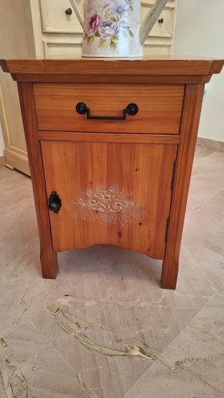 MESITA MADERA MACIZA CON TALLADO