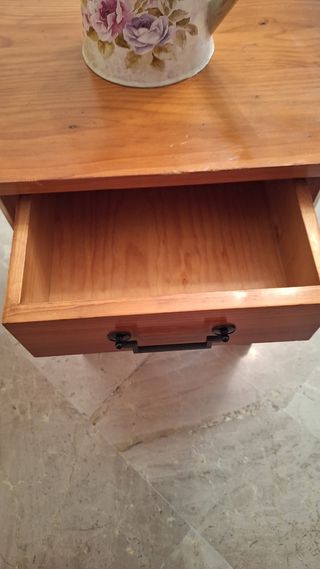 MESITA MADERA MACIZA CON TALLADO