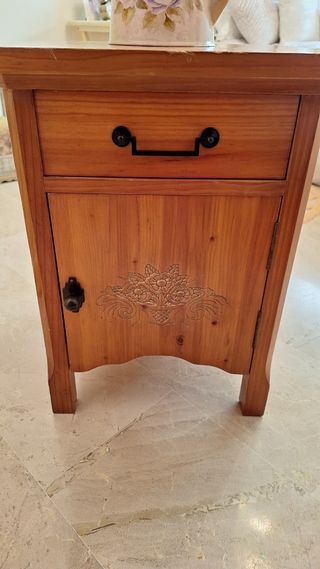 MESITA MADERA MACIZA CON TALLADO