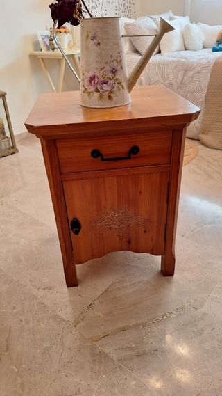MESITA MADERA MACIZA CON TALLADO