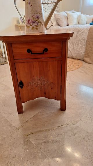 MESITA MADERA MACIZA CON TALLADO