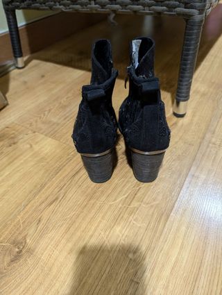 Botines negros flores con brillantes 