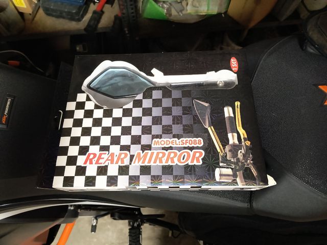 Specchi moto universali