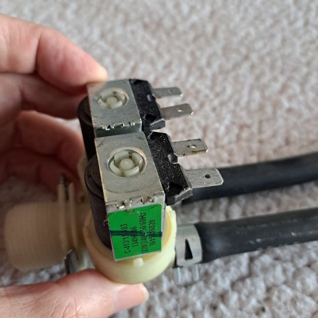 Electroválvulas de lavadora con manguitos - 230VAC