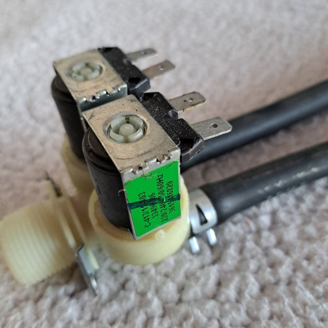 Electroválvulas de lavadora con manguitos - 230VAC