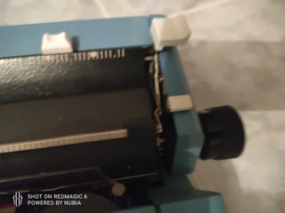 Maquina de escribir Olivetti. 