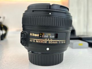 Pack cámara fotos Nikon, objetivo 50mm, flash