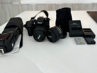 Pack cámara fotos Nikon, objetivo 50mm, flash