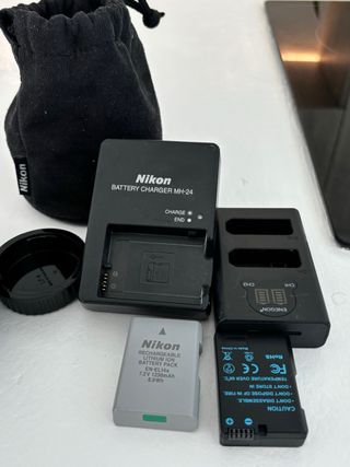 Pack cámara fotos Nikon, objetivo 50mm, flash