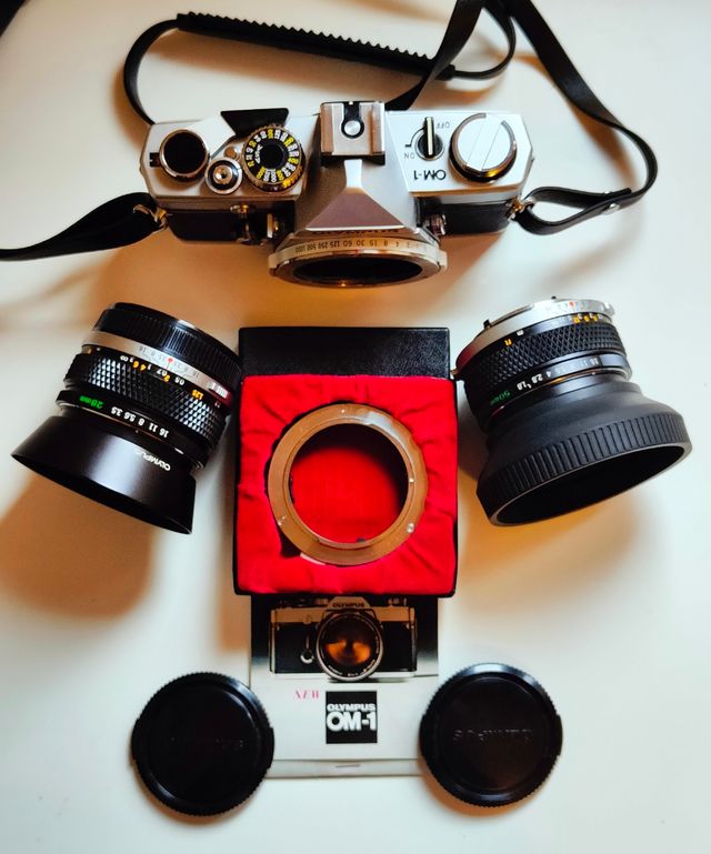 Olympus OM1 + accesorios 