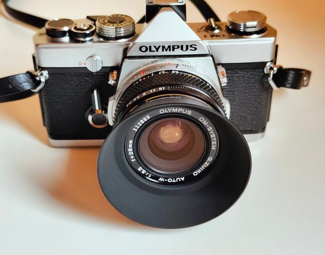 Olympus OM1 + accesorios 