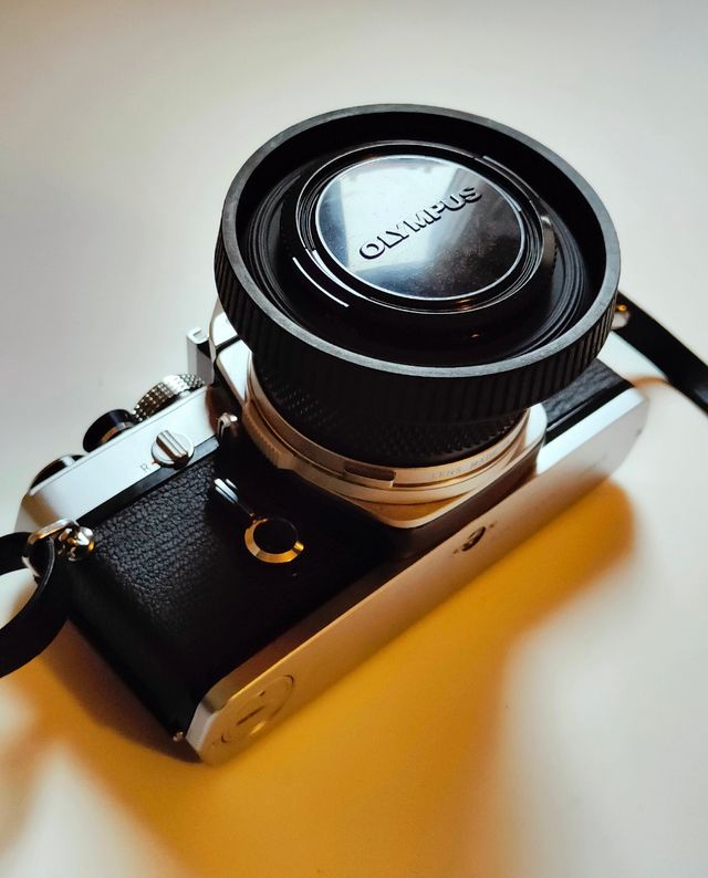 Olympus OM1 + accesorios 