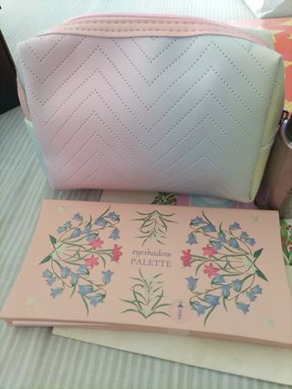 Lote neceser y paleta de sombras 