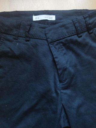 Pantalón negro.