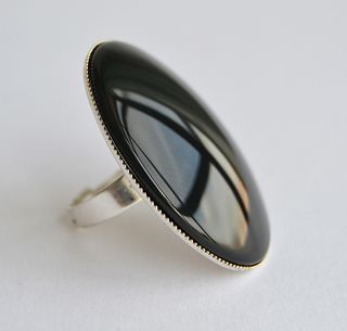 Anillo con piedra negra grande (Maléfica cosplay)