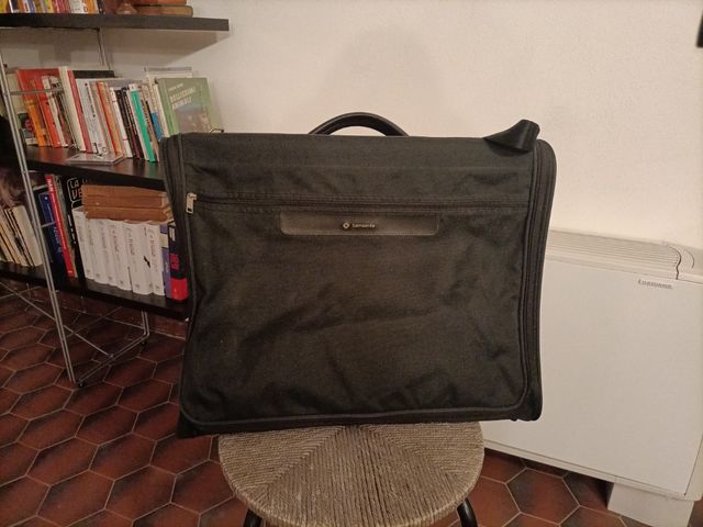 Valigia portavestiti