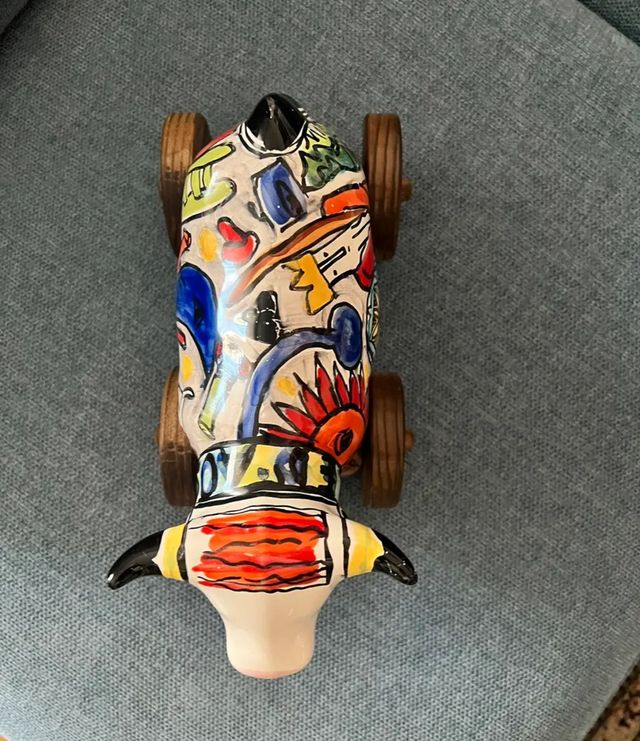 Toro di ceramica colorato