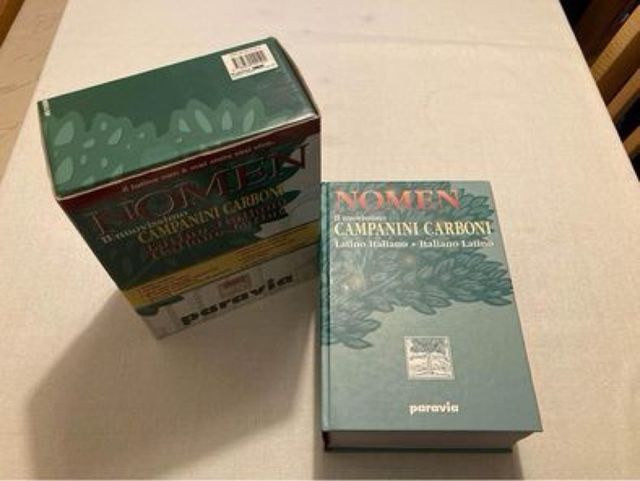 Vocabolario di latino con custodia