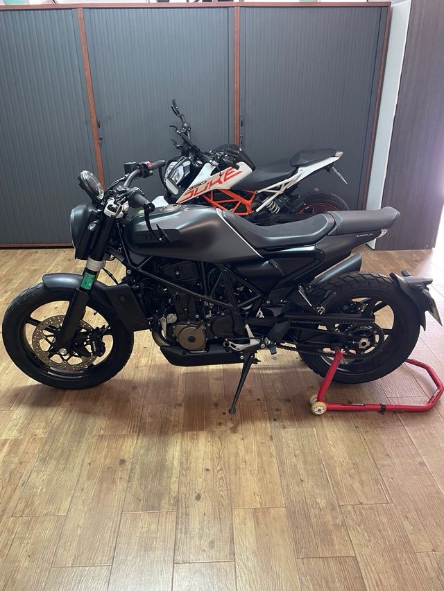 Husqvarna svartpilen 701 