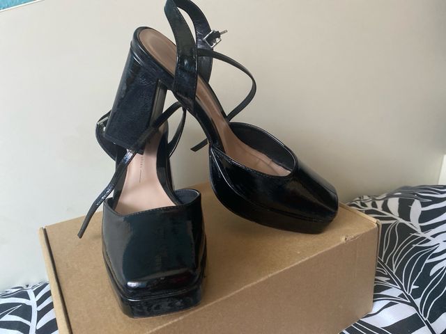 Zapatos charol tacón