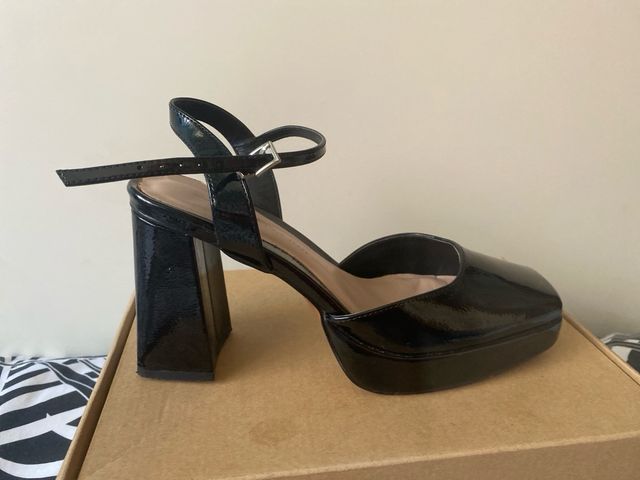 Zapatos charol tacón