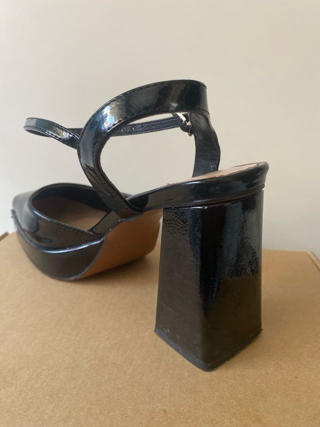 Zapatos charol tacón