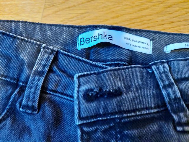 pantalones vaqueros color negro