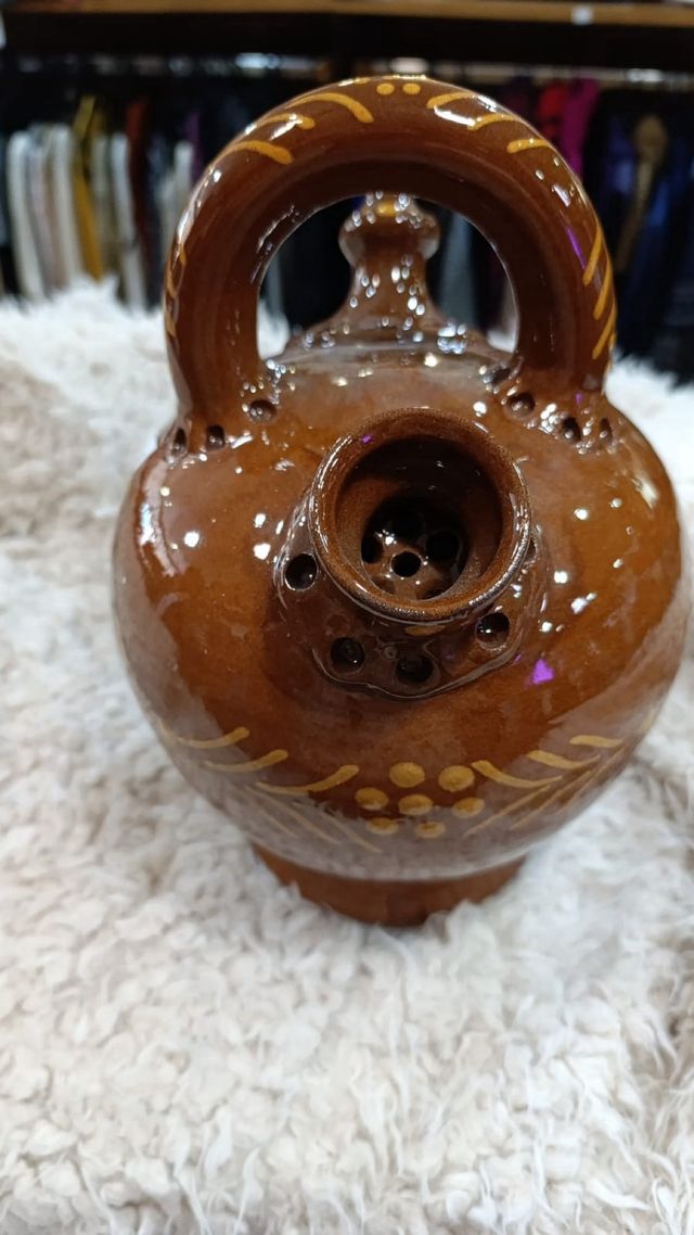 Botijo de barro artesanal