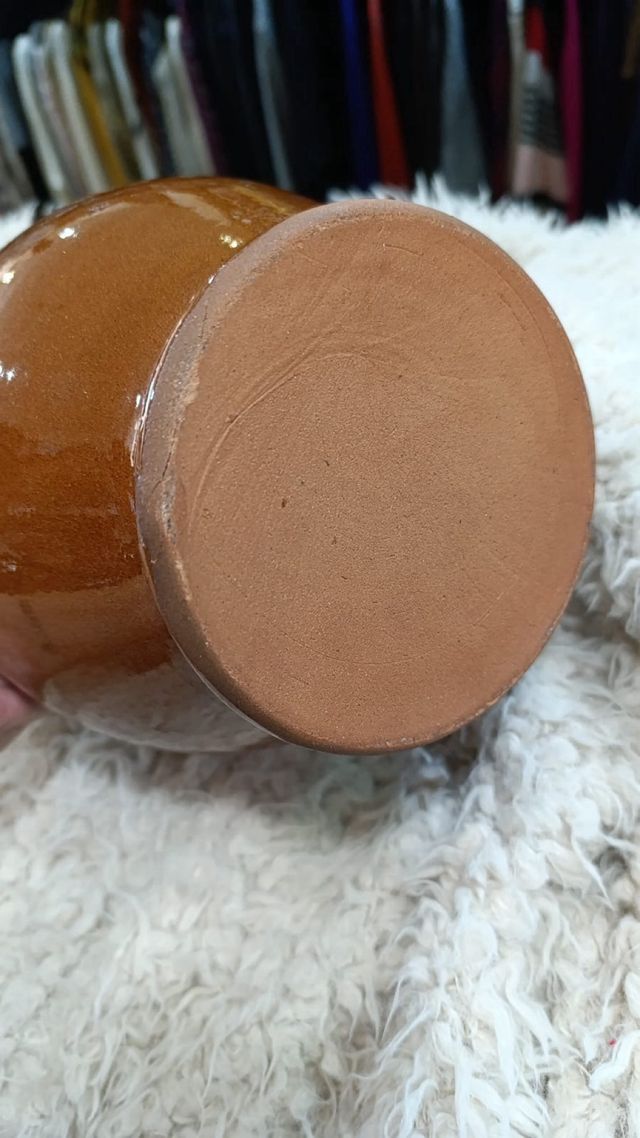 Botijo de barro artesanal