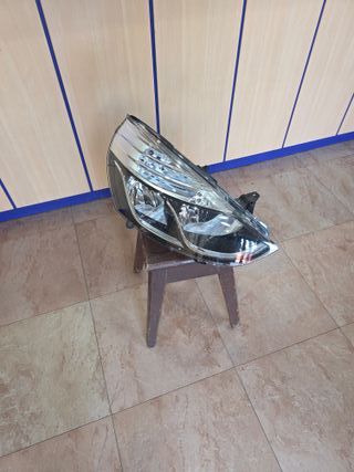 Faro renault clio IV DEL AÑO 2017 lado derecho