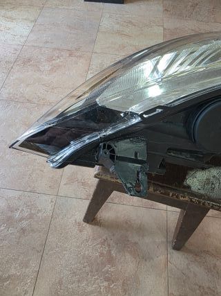 Faro renault clio IV DEL AÑO 2017 lado derecho